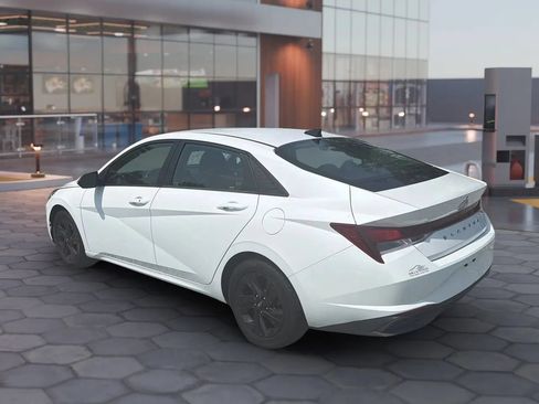 Used 2021 Hyundai Elantra SEL w/ Convenience Package FWD image 7
