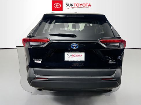 Used 2021 Toyota RAV4 XLE w/ Convenience Package AWD/4WD image 5