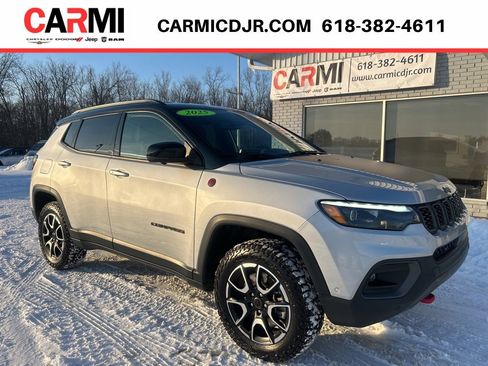 Used 2025 Jeep Compass Trailhawk w/ Trailhawk Elite Group image 1