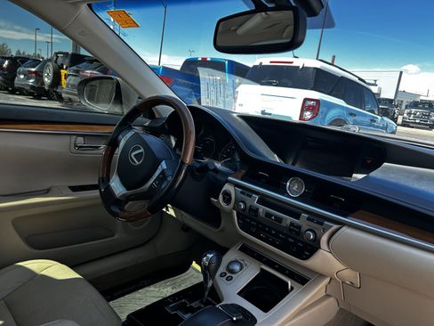 Used 2015 Lexus ES 300h w/ Navigation System Package FWD image 14