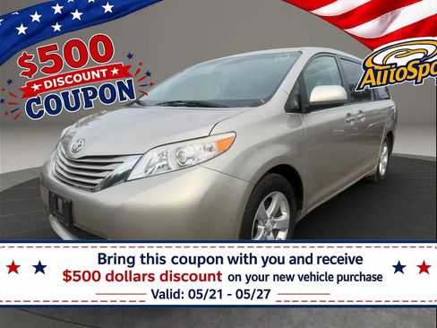 Used 2017 Toyota Sienna LE FWD image 1