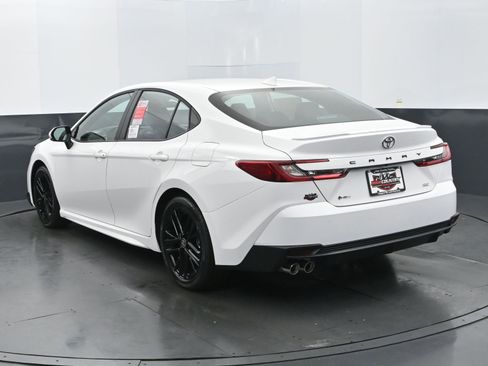 Used 2025 Toyota Camry SE image 4