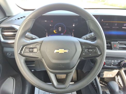 Used 2025 Chevrolet TrailBlazer LT AWD/4WD image 11