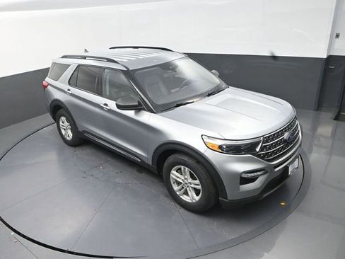 Used 2024 Ford Explorer XLT w/ Equipment Group 202A AWD/4WD image 11