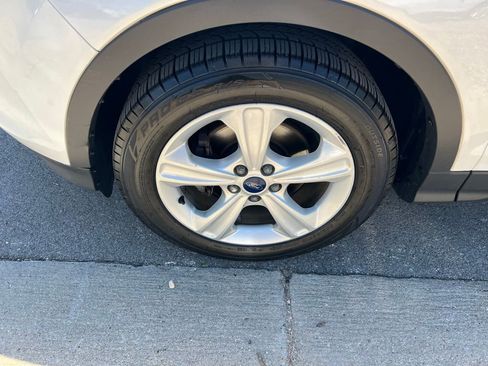 Used 2016 Ford Escape SE w/ Equipment Group 201A FWD image 12