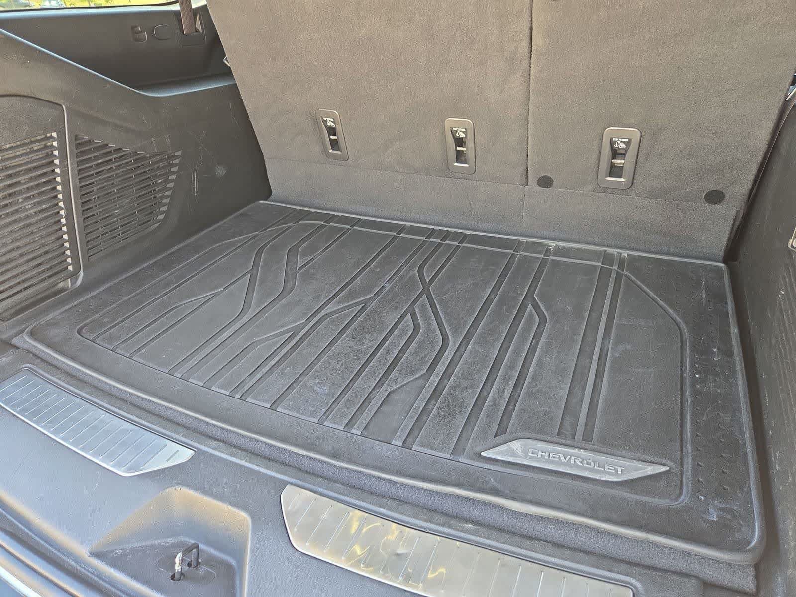 Used 2022 Chevrolet Suburban RST w/ Luxury Package RWD image 34