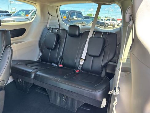 Certified 2023 Chrysler Pacifica Touring-L FWD image 24