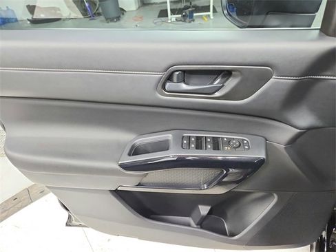 Used 2024 Nissan Pathfinder SV w/ Lighting Package (N92) image 32