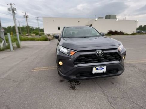 Used 2020 Toyota RAV4 XLE w/ Convenience Package AWD/4WD image 3