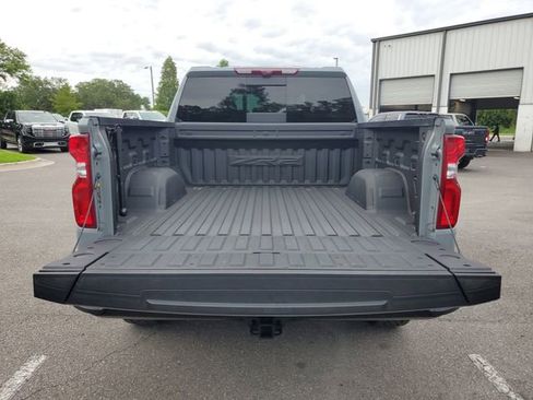 Used 2024 Chevrolet Silverado 1500 ZR2 w/ Technology Package AWD/4WD image 9