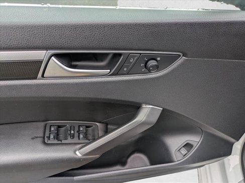 Used 2019 Volkswagen Passat 2.0T SE R-Line image 10