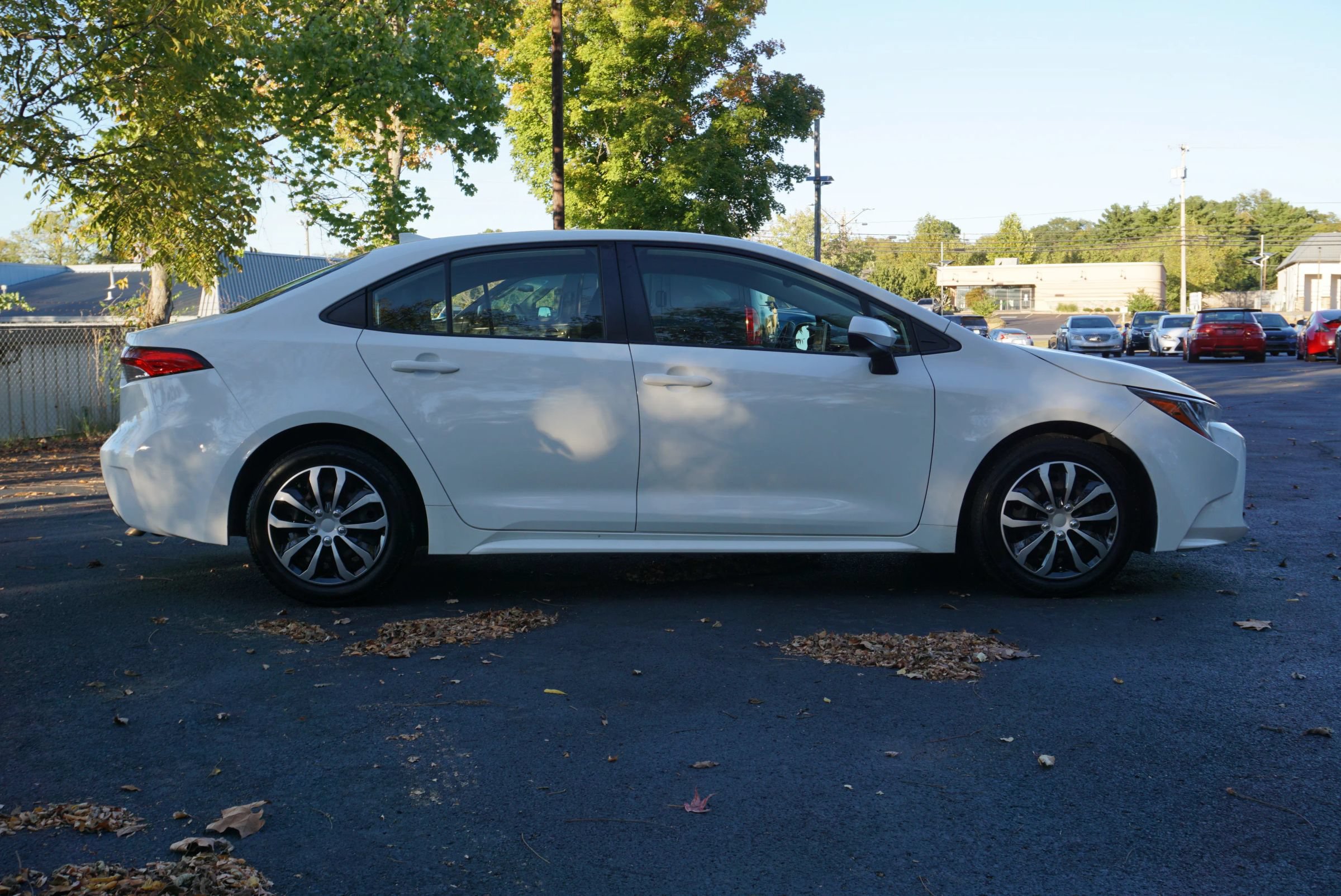 Used 2021 Toyota Corolla LE FWD image 4