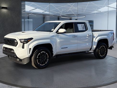 Used 2026 Toyota Tacoma TRD Sport w/ TRD Sport Upgrade Package AWD/4WD image 2