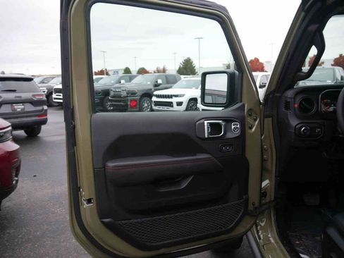 New 2026 Jeep Wrangler Unlimited Rubicon w/ Steel Bumper Group AWD/4WD image 31