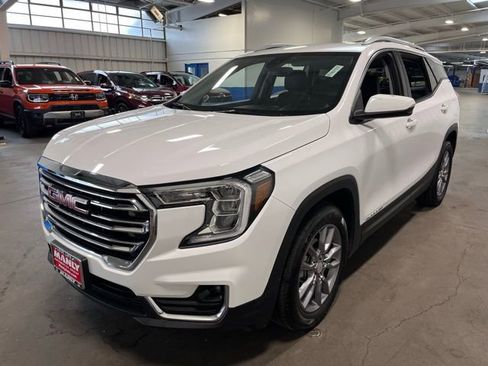 Used 2024 GMC Terrain SLT FWD image 7