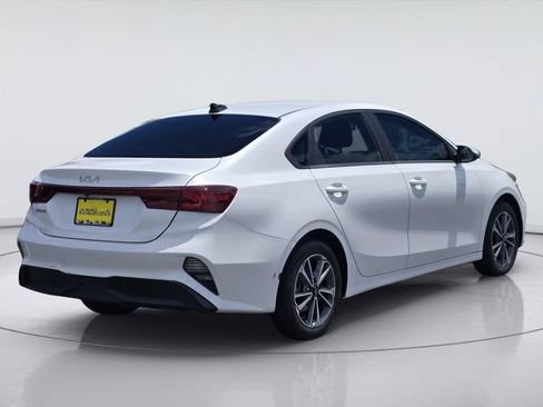 Used 2024 Kia Forte LXS w/ LXS Technology Package FWD image 8