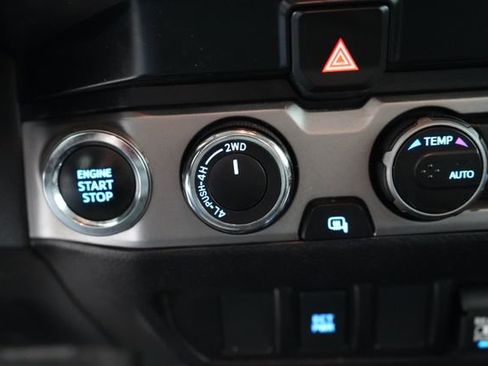 Used 2023 Toyota Tacoma SR5 AWD/4WD image 22