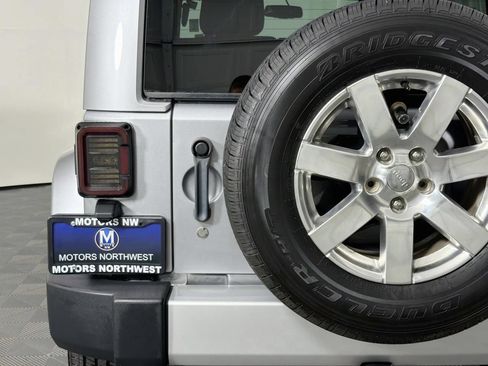 Used 2013 Jeep Wrangler Unlimited Sahara w/ Dual Top Group AWD/4WD image 23