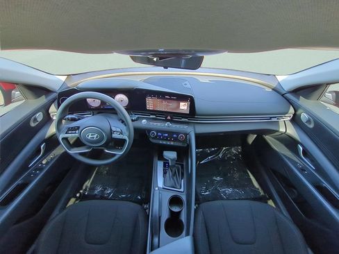 Certified 2024 Hyundai Elantra SEL FWD image 10