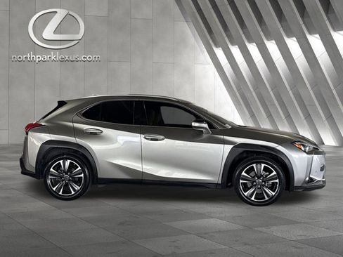 Used 2020 Lexus UX 200 w/ Premium Package image 4