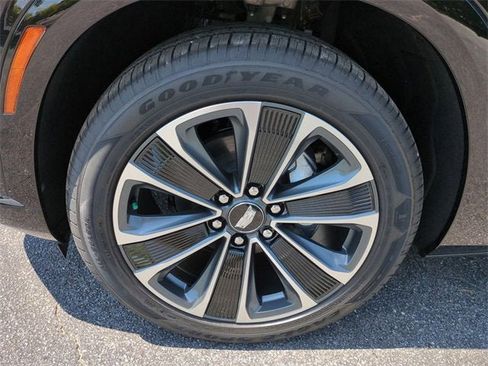 New 2026 Cadillac Vistiq Sport image 34