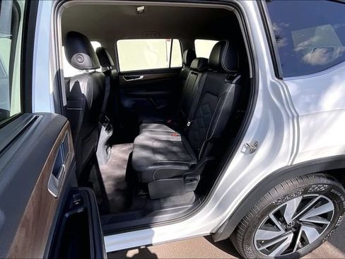 Used 2024 Volkswagen Atlas SE FWD image 24