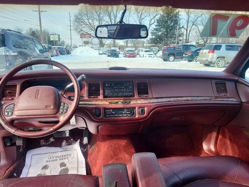 Used 1997 Lincoln Town Car Signature image 9