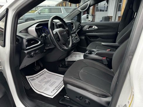 Used 2018 Chrysler Pacifica Touring Plus w/ S Appearance Package FWD image 11