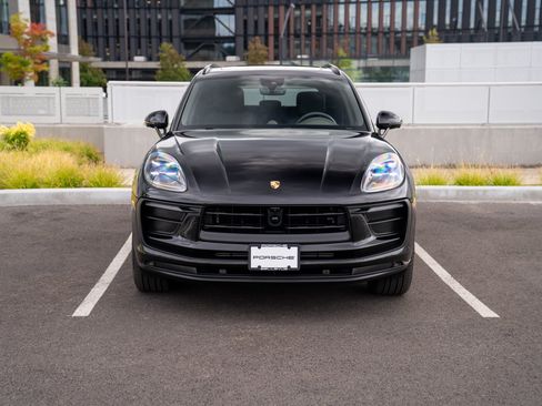 Certified 2026 Porsche Macan AWD/4WD image 6