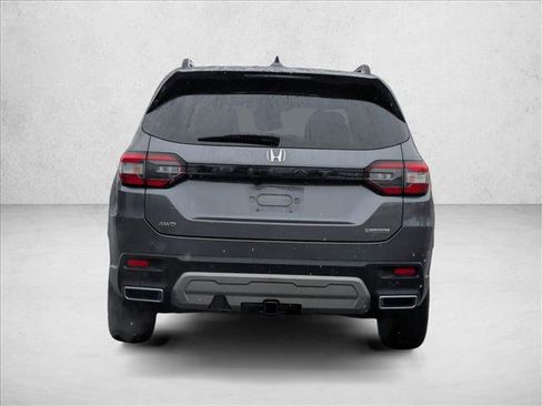 Certified 2025 Honda Pilot Touring image 7