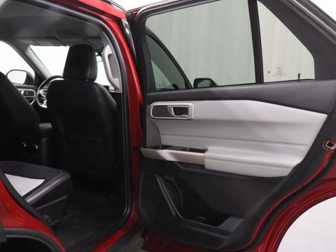 Used 2023 Ford Explorer XLT w/ Equipment Group 202A AWD/4WD image 16