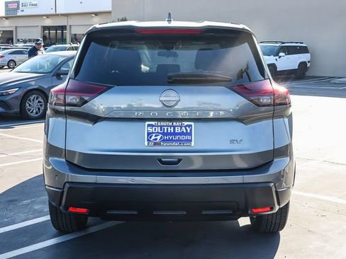 Used 2024 Nissan Rogue SV FWD image 5