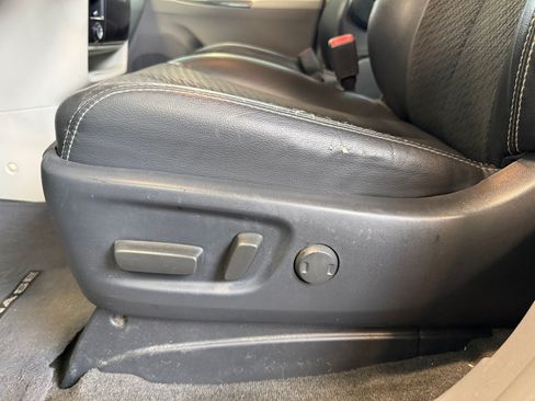 Used 2011 Toyota Sienna SE w/ Towing Pkg FWD image 15