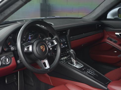 Used 2018 Porsche 911 Carrera GTS RWD image 4