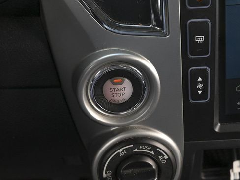 Used 2019 Nissan Titan PRO-4X image 30