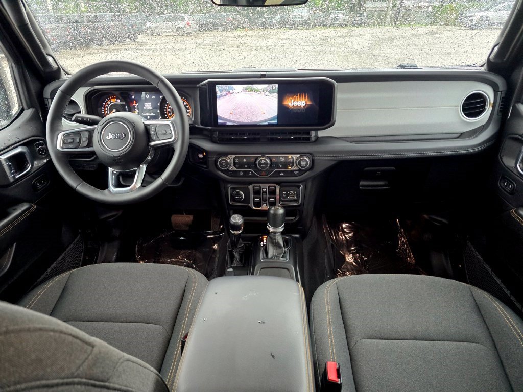 Used 2026 Jeep Wrangler Unlimited Sahara AWD/4WD image 31