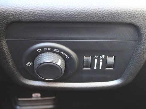 Used 2023 Jeep Grand Cherokee L Laredo image 12