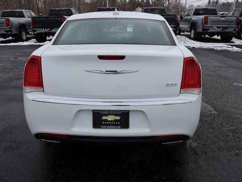 Used 2016 Chrysler 300 Limited image 31