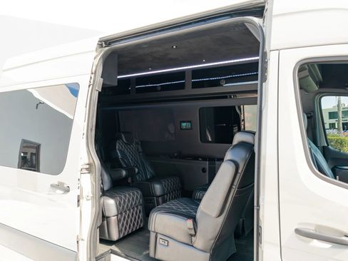 Used 2021 Mercedes-Benz Sprinter 2500 image 47