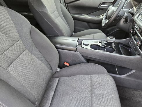 Used 2025 Nissan Rogue SV image 18