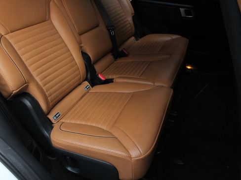 Used 2017 Land Rover Discovery HSE Luxury AWD/4WD image 25
