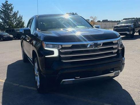 Used 2022 Chevrolet Silverado 1500 High Country w/ High Country Premium Package image 3