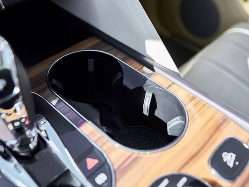 Used 2023 Bentley Bentayga Extended Wheelbase image 71