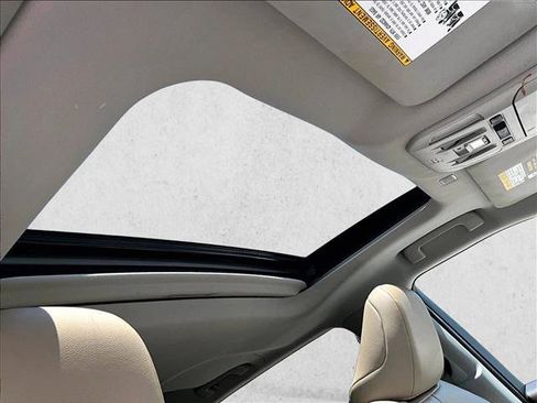 Used 2022 Toyota Highlander XLE FWD image 17