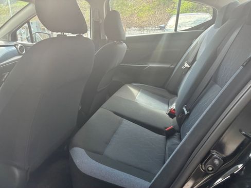 Used 2025 Nissan Versa SV FWD image 24