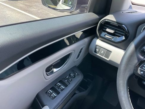 Certified 2025 Honda Pilot Touring image 23