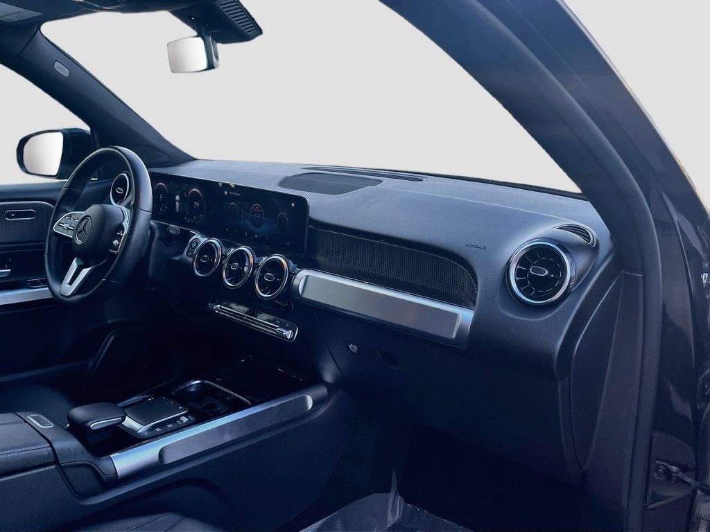 Used 2022 Mercedes-Benz GLB 250 image 28