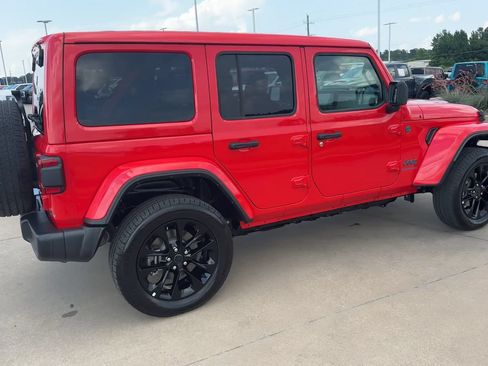Used 2025 Jeep Wrangler Unlimited Sahara w/ Safety Group AWD/4WD image 8