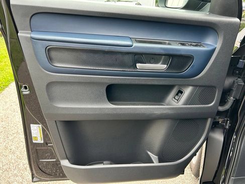 Used 2025 Volkswagen ID. Buzz Pro S RWD image 19