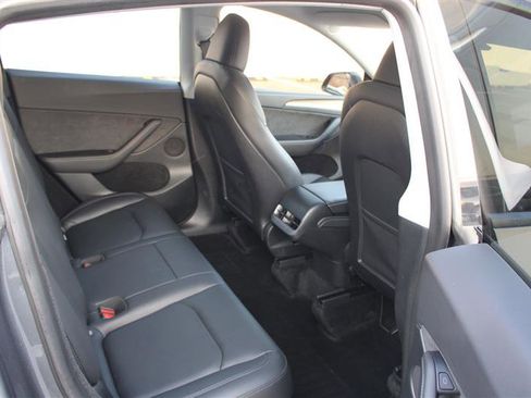 Used 2023 Tesla Model Y Long Range AWD/4WD image 13